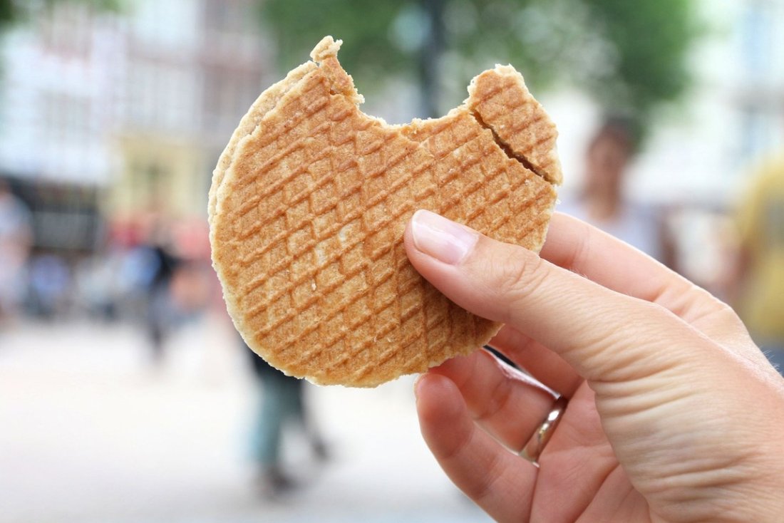 Stroopwafel & Italian Wine Pairing A Dutch classic with an Italian twist: stroopwafel paired with Monte del Frà Cà del Magro Custoza Superiore DOC.